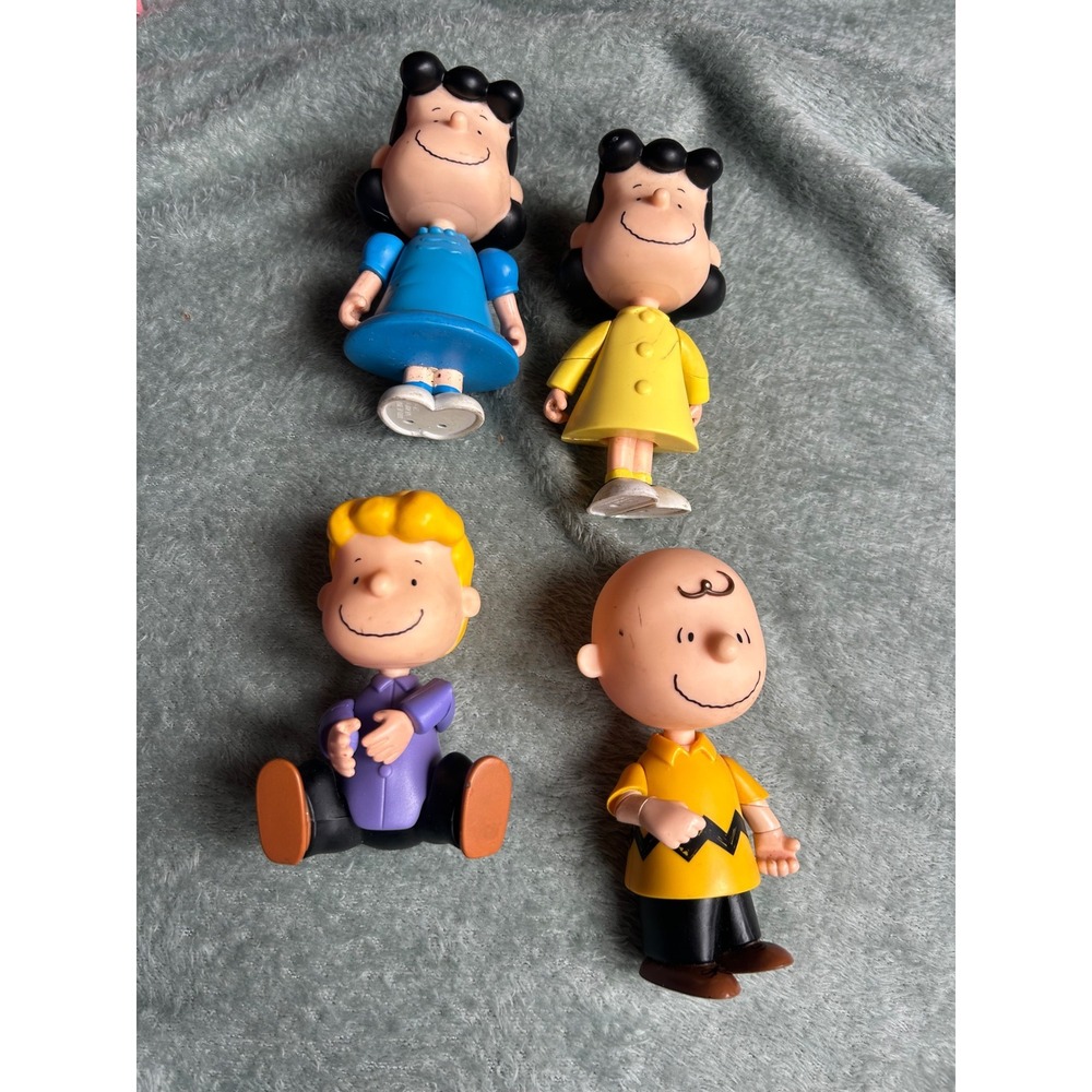 Peanuts Charlie Brown Lucy Schroeder Action Figure Set 4pc 2004 Vintage Multi